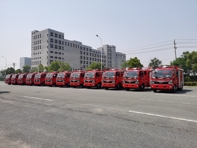 湖北新中綠批量發(fā)車5噸水罐消防車